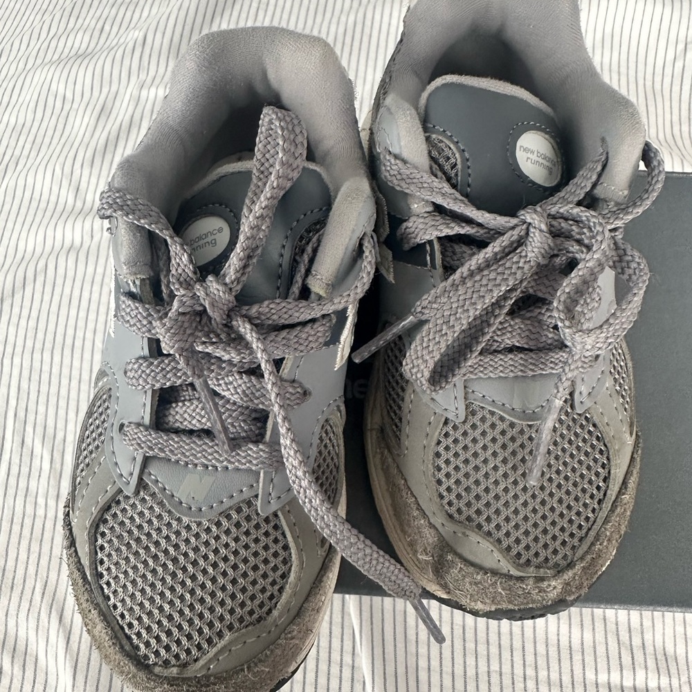 New Balance 2002 - Picture 2 of 6